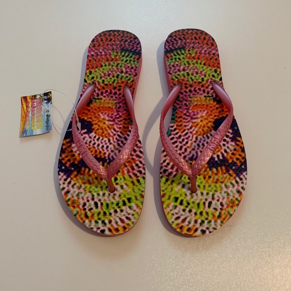 NWT Nami Tie Dye Flip Flops Size 9 - Picture 3 of 4
